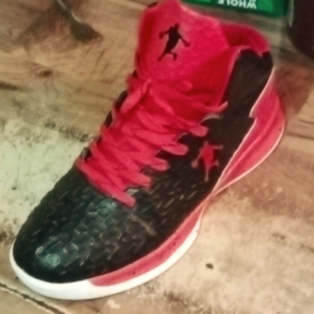 Basketball shoes